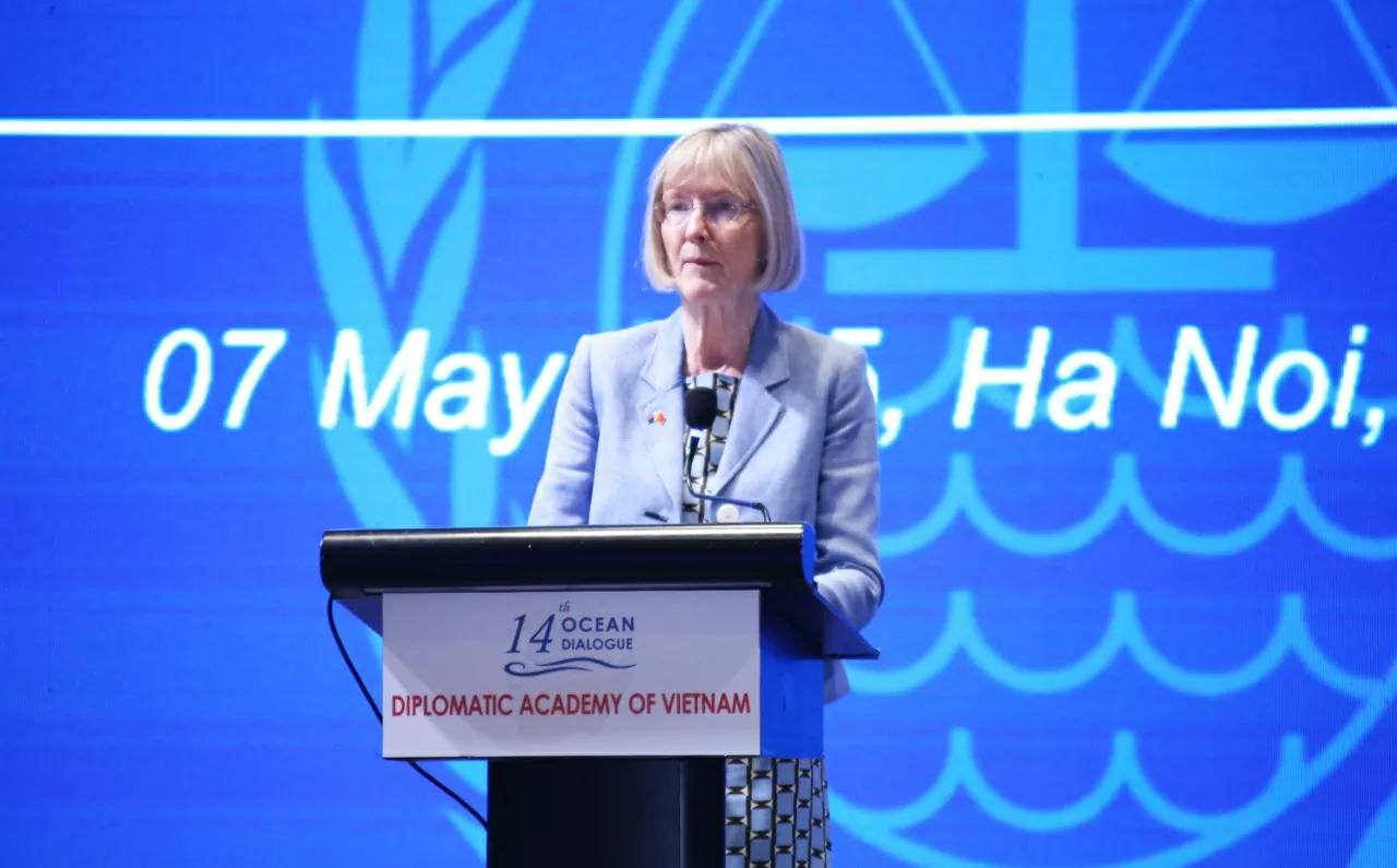 Đại sứ Australia tại Việt Nam, Bà Gillian Bird nhấn mạnh những sự kiện quan trọng như Đối thoại biển khẳng định tầm quan trọng của hoà bình giải quyết tranh chấp dựa vào quy tắc và chuẩn mực quốc tế, không phải bằng đe dọa/sử dụng vũ lực, sức mạnh hay quy mô. (Ảnh: Thành Long)