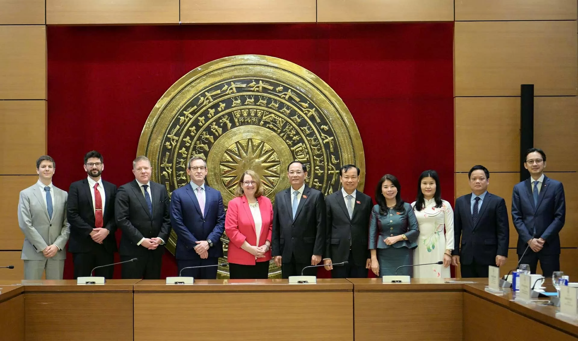 Phó Chủ tịch Quốc hội Trần Quang Phương tiếp đoàn USCC của Quốc hội Hoa Kỳ Phó Chủ tịch Quốc hội Trần Quang Phương tiếp đoàn USCC của Quốc hội Hoa Kỳ