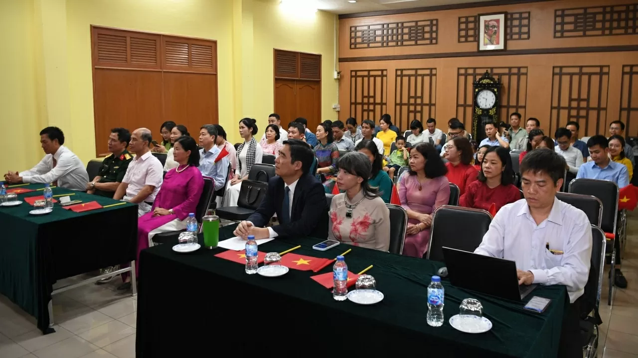 Toàn cảnh lễ mít-tinh.