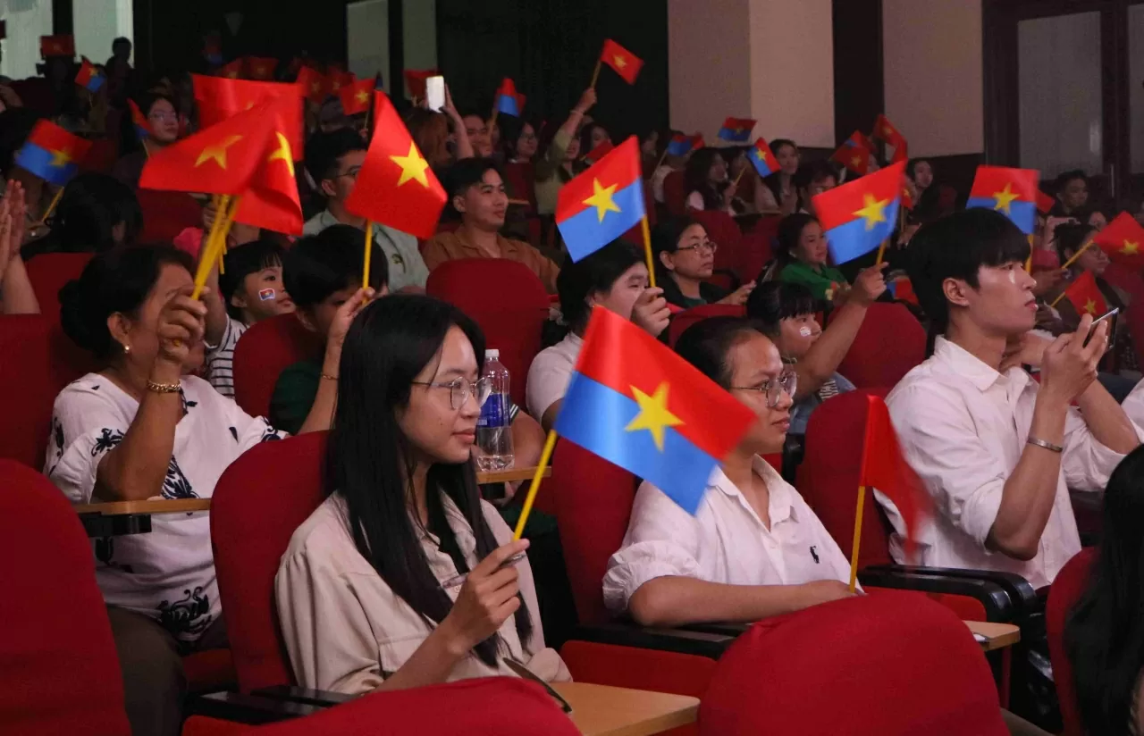 Tái hiện hồi ký anh hùng tình báo Tư Cang qua kịch nói Tái hiện hồi ký anh hùng tình báo Tư Cang qua kịch nói