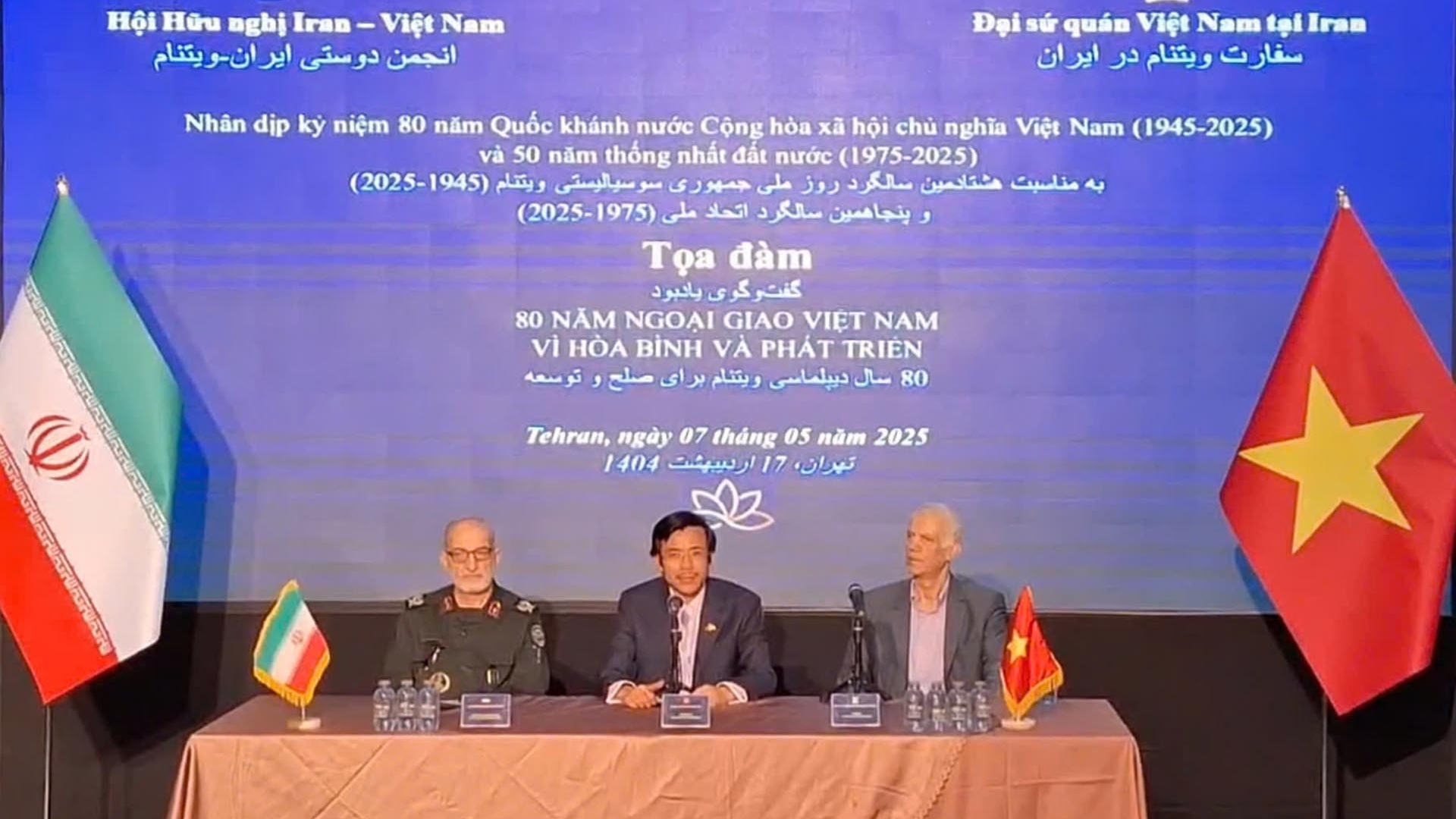 Tọa đàm và triển lãm ảnh về ‘80 năm Ngoại giao Việt Nam vì hòa bình và phát triển’ tại Iran