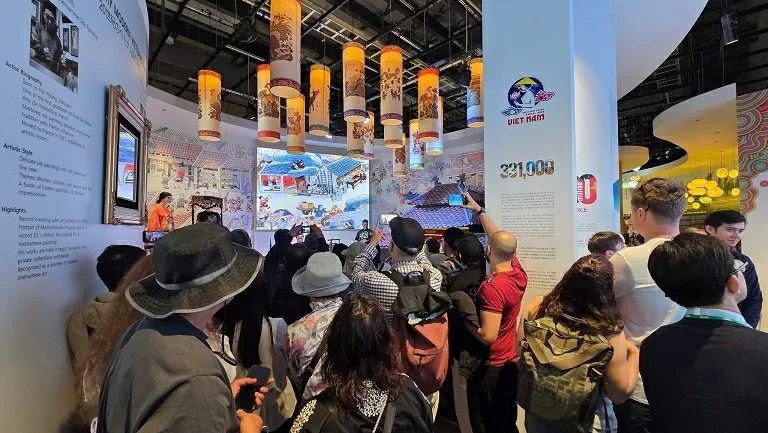 Nhà Triển lãm Việt Nam thu hút khách tham quan trong kì nghỉ dài 'Tuần lễ vàng' của Nhật Bản Nhà Triển lãm Việt Nam thu hút khách tham quan trong kì nghỉ dài 'Tuần lễ vàng' của Nhật Bản