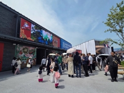 Nhà Triển lãm Việt Nam thu hút khách tham quan trong kỳ nghỉ dài 'Tuần lễ vàng' của Nhật Bản