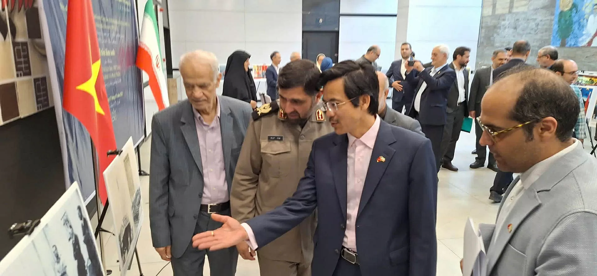 Tọa đàm và triển lãm ảnh về ‘80 năm Ngoại giao Việt Nam vì hòa bình và phát triển’ tại Iran