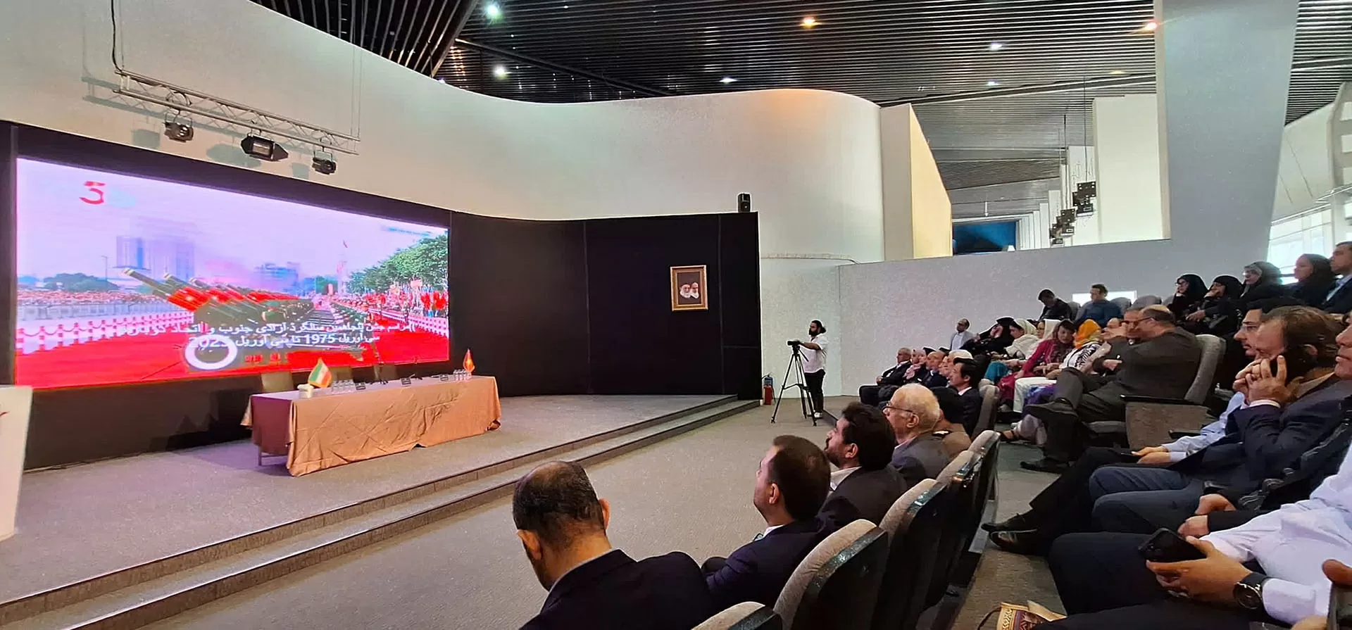 Tọa đàm và triển lãm ảnh về ‘80 năm Ngoại giao Việt Nam vì hòa bình và phát triển’ tại Iran Tọa đàm và triển lãm ảnh về ‘80 năm Ngoại giao Việt Nam vì hòa bình và phát triển’ tại Iran