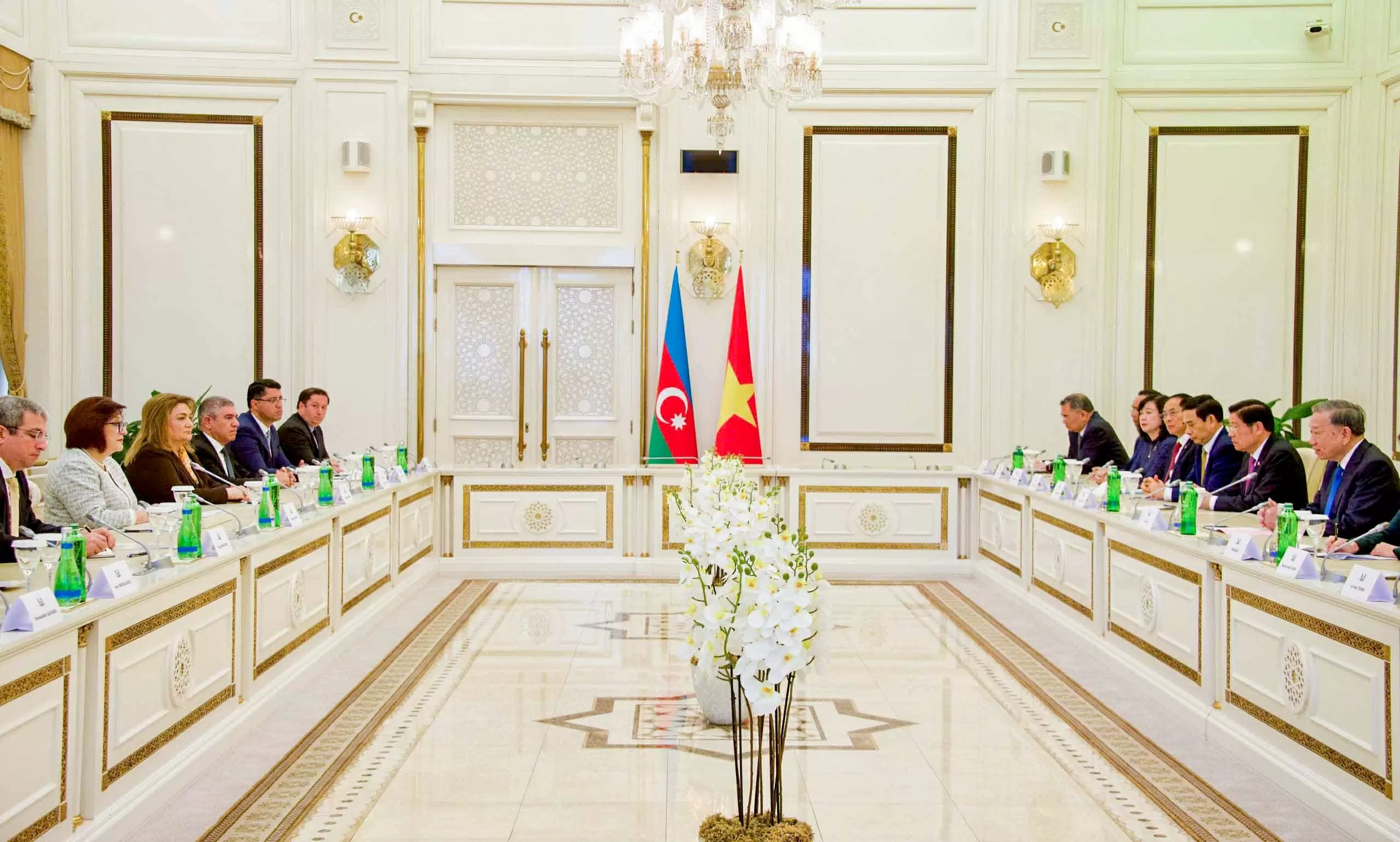 Tổng Bí thư Tô Lâm gặp Chủ tịch Quốc hội Azerbaijan Tổng Bí thư Tô Lâm gặp Chủ tịch Quốc hội Azerbaijan