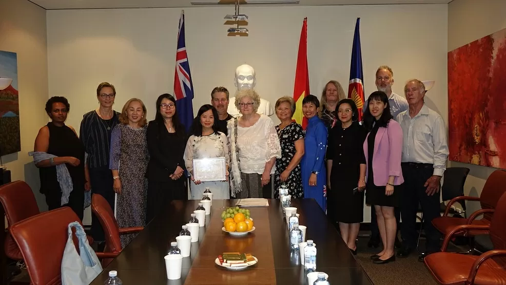 Người gìn giữ và lan tỏa văn hóa Việt qua thi ca và ngôn ngữ