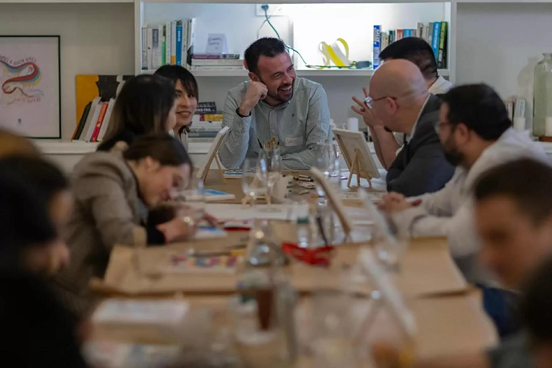 Người trẻ Tây Ban Nha hẹn hò chậm