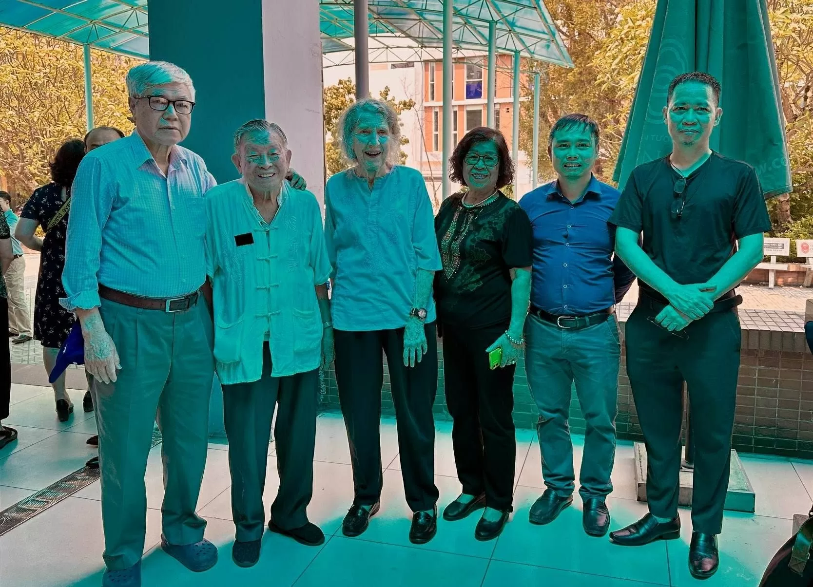 Nhà văn hóa Hữu Ngọc: Chồng sách cao ngang vai và đầy ắp những câu trả lời