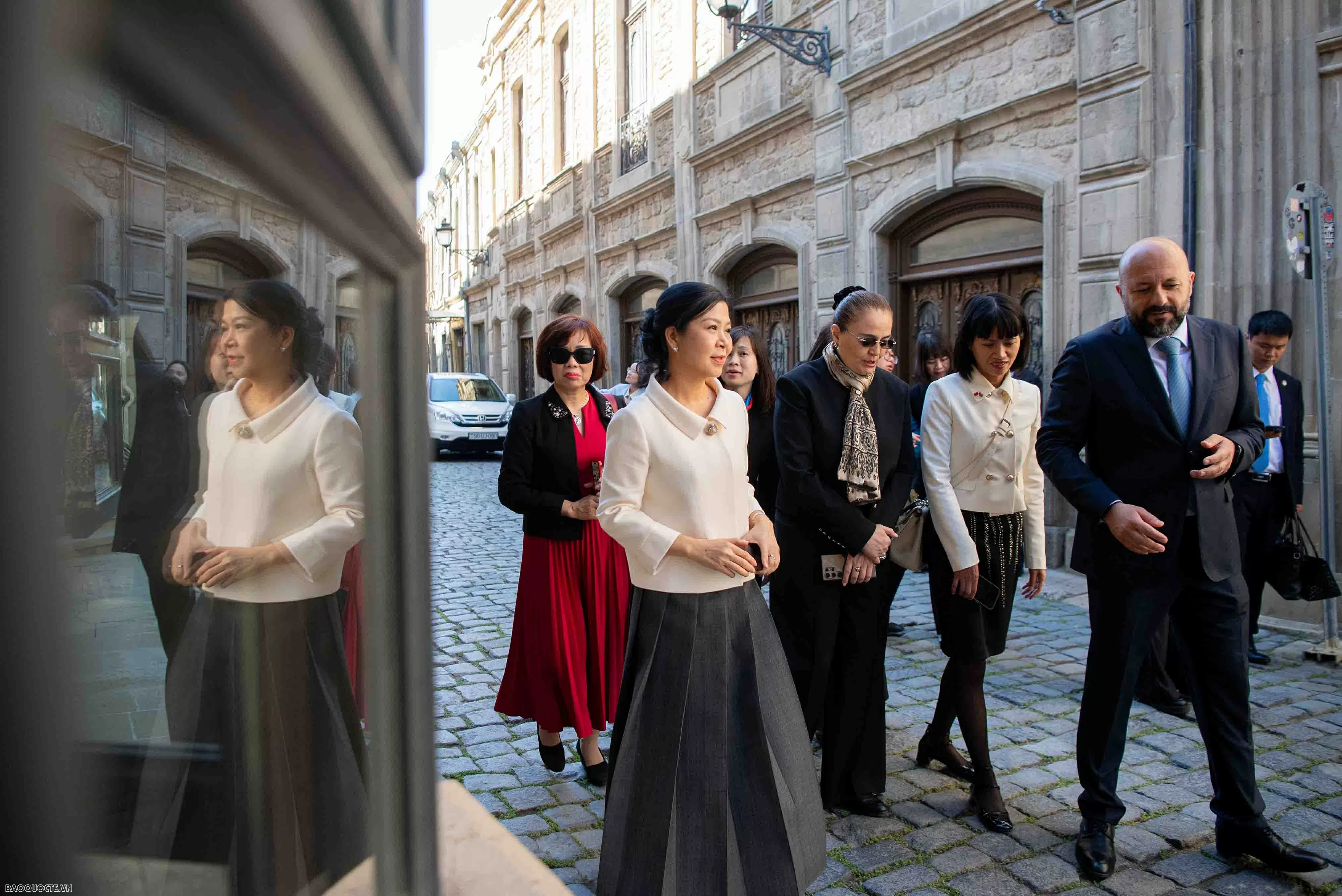 Hai Phu nhân Việt Nam và Azerbaijan thưởng trà, chia sẻ về văn hoá hai nước