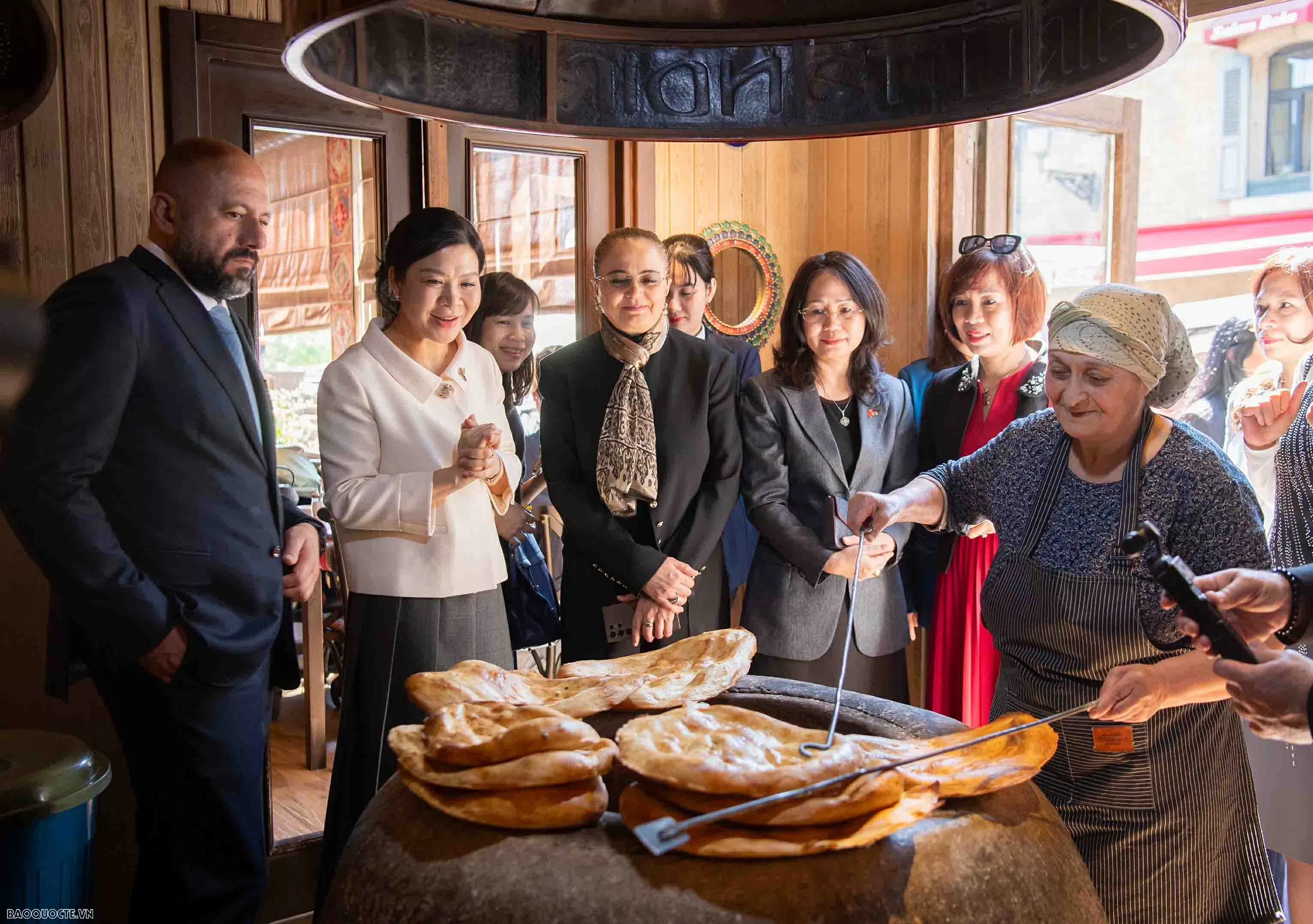 Hai Phu nhân Việt Nam và Azerbaijan thưởng trà, chia sẻ về văn hoá hai nước Hai Phu nhân Việt Nam và Azerbaijan thưởng trà, chia sẻ về văn hoá hai nước