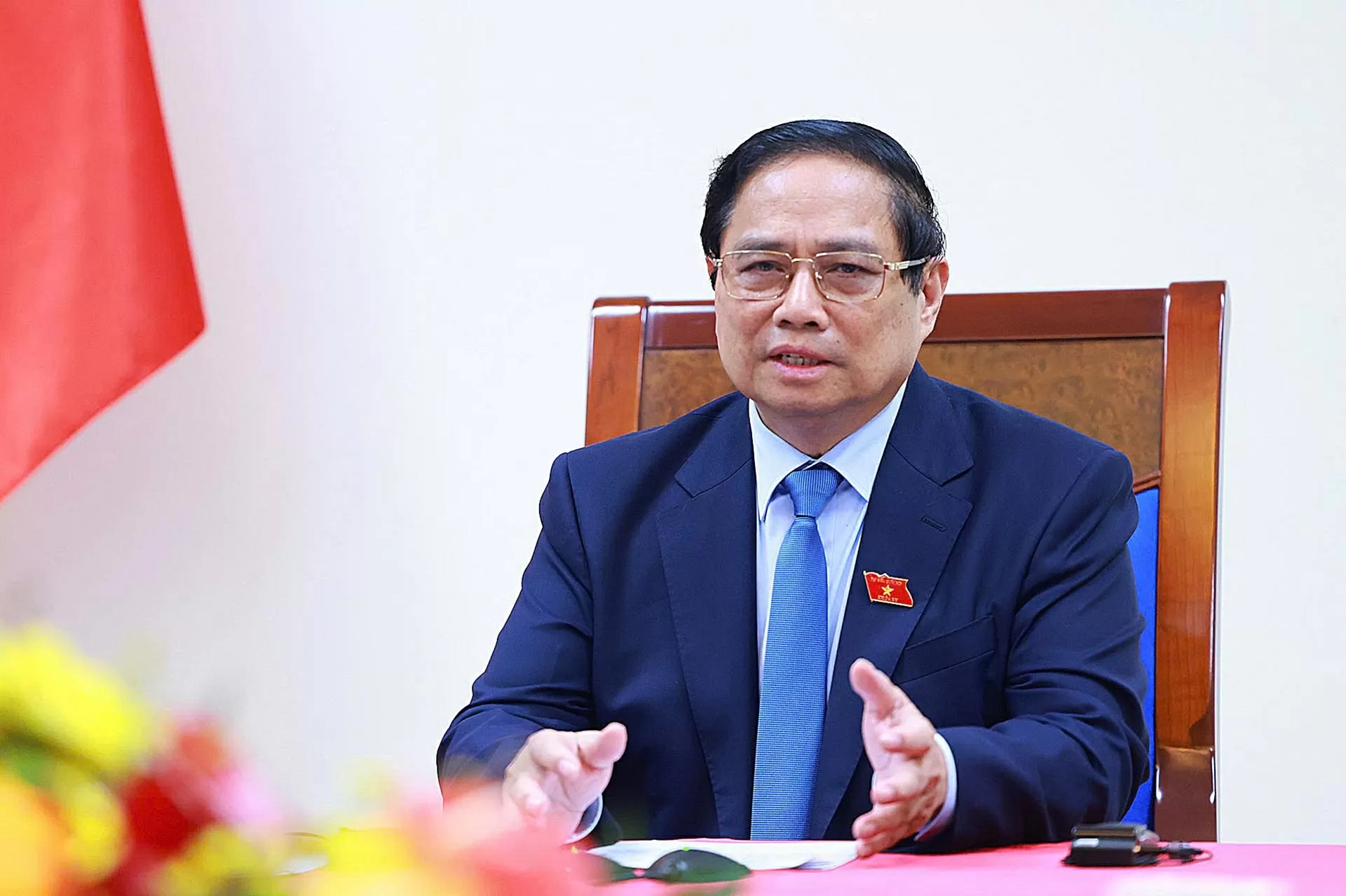 Thủ tướng Phạm Minh Chính điện đàm với Thủ tướng Singapore Lawrence Wong