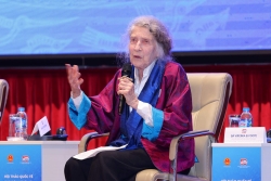 Nhà văn Mỹ Lady Borton: Chồng sách cao ngang vai và đầy ắp những câu trả lời của Hữu Ngọc