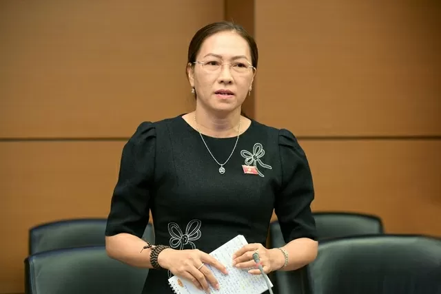 ĐBQH: Đề nghị xem xét công chức làm nhiều, hiệu quả cao được hưởng nhiều; khắc phục tình trạng 'sáng cắp ô đi, chiều cắp ô về' ĐBQH: Đề nghị xem xét công chức làm nhiều, hiệu quả cao được hưởng nhiều; khắc phục tình trạng 'sáng cắp ô đi, chiều cắp ô về'