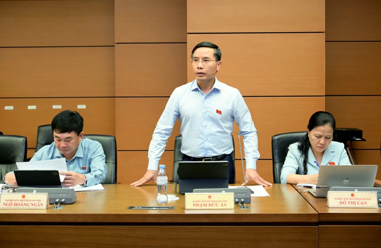 ĐBQH: Đề nghị xem xét công chức làm nhiều, hiệu quả cao được hưởng nhiều; khắc phục tình trạng 'sáng cắp ô đi, chiều cắp ô về' ĐBQH: Đề nghị xem xét công chức làm nhiều, hiệu quả cao được hưởng nhiều; khắc phục tình trạng 'sáng cắp ô đi, chiều cắp ô về'