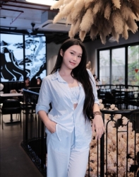 Sao Việt: Doãn Hải My đẹp mặn mà, Huyền Lizzie mặc váy ngắn gợi cảm