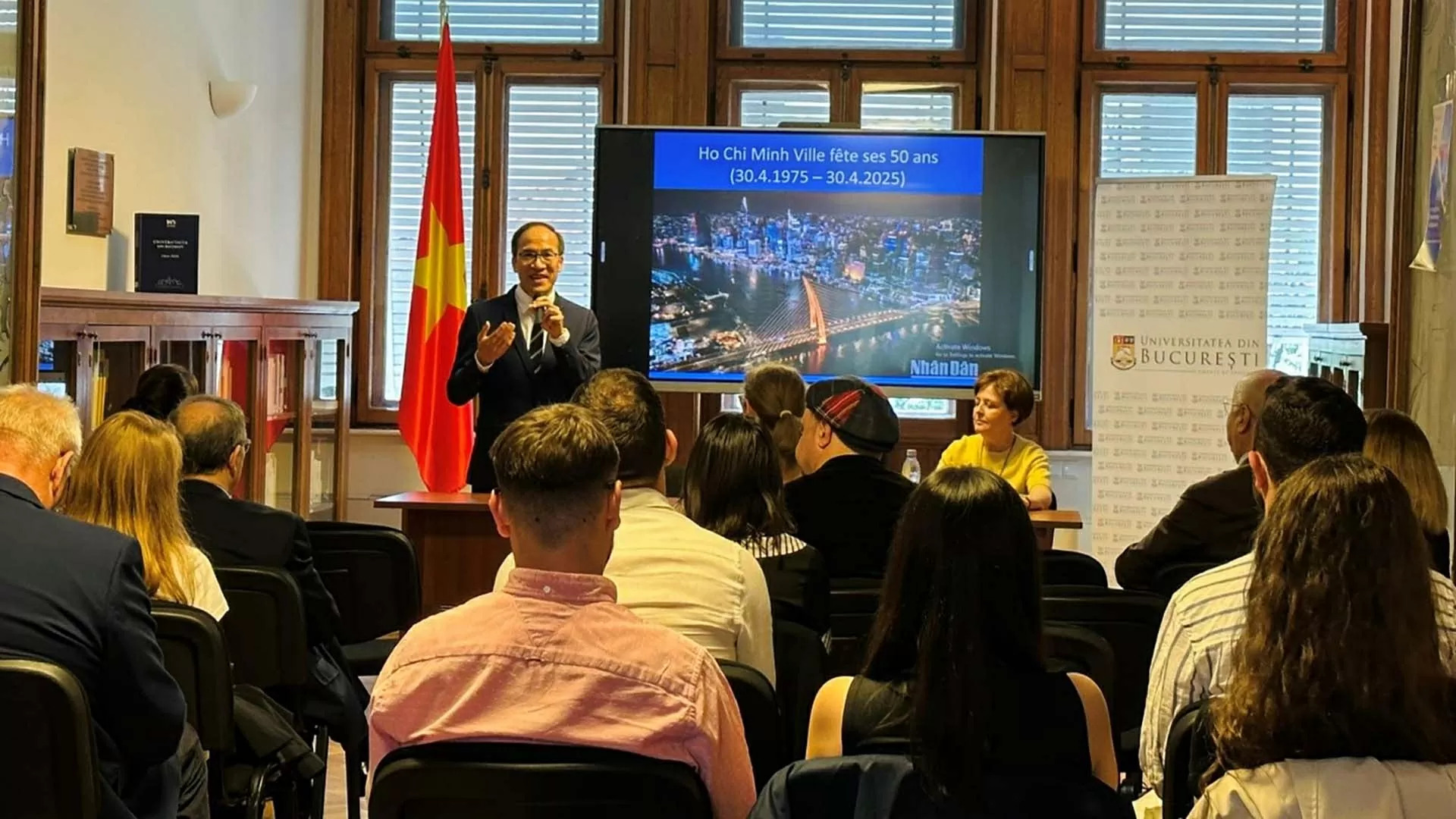 Tọa đàm về chính sách kinh tế đối ngoại của Việt Nam tại Đại học Tổng hợp Bucharest Tọa đàm về chính sách kinh tế đối ngoại của Việt Nam tại Đại học Tổng hợp Bucharest