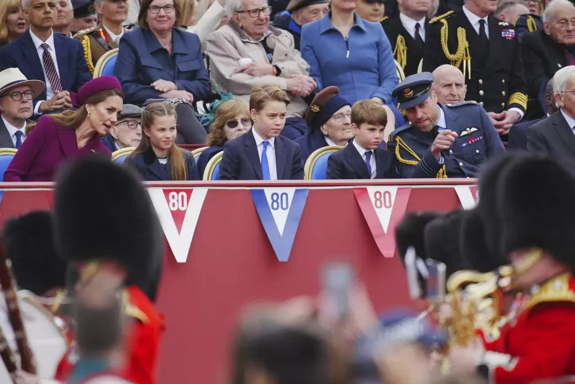 Anh Long trọng tổ chức lễ kỷ niệm 80 năm Ngày chiến thắng phát xít Anh Long trọng tổ chức lễ kỷ niệm 80 năm Ngày chiến thắng phát xít