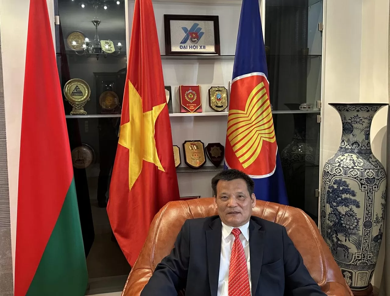 Đại sứ Nguyễn Văn Ngự: Chuyến thăm của Tổng Bí thư Tô Lâm khởi đầu cho một giai đoạn hợp tác mới cho Việt Nam-Belarus Đại sứ Nguyễn Văn Ngự: Chuyến thăm của Tổng Bí thư Tô Lâm khởi đầu cho một giai đoạn hợp tác mới cho Việt Nam-Belarus