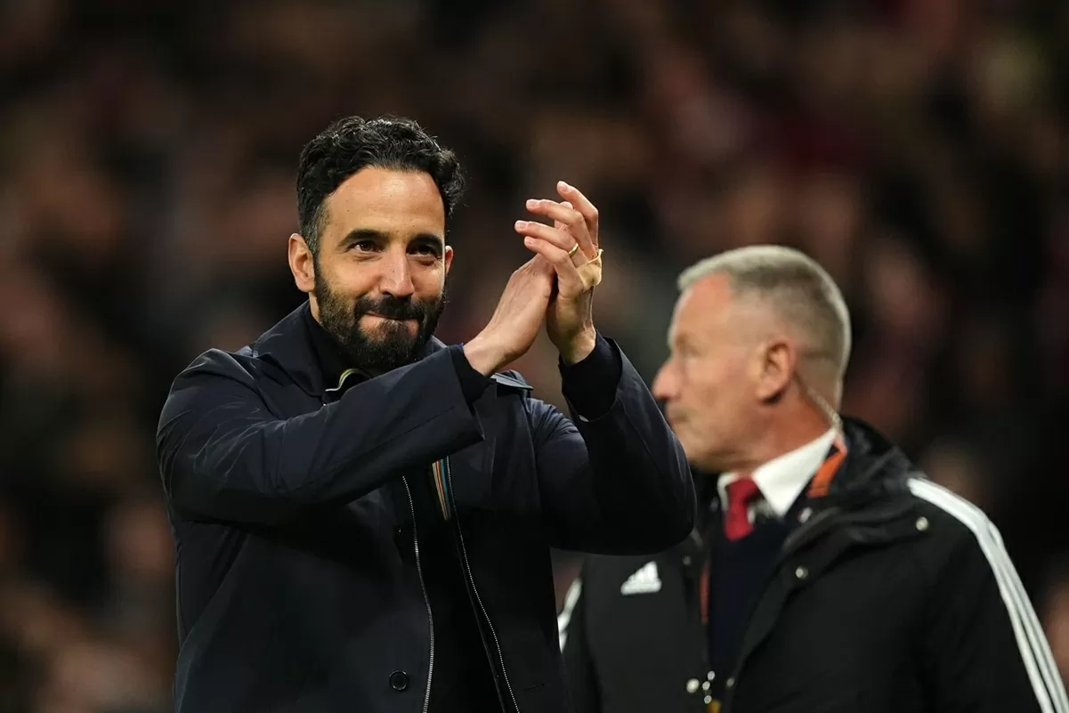 HLV Amorim yêu cầu học trò Man Utd ‘giữ đôi chân trên mặt đất’ HLV Amorim yêu cầu học trò Man Utd ‘giữ đôi chân trên mặt đất’