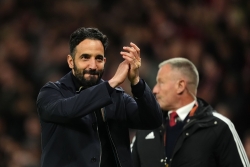 HLV Amorim yêu cầu học trò Man Utd ‘giữ đôi chân trên mặt đất’