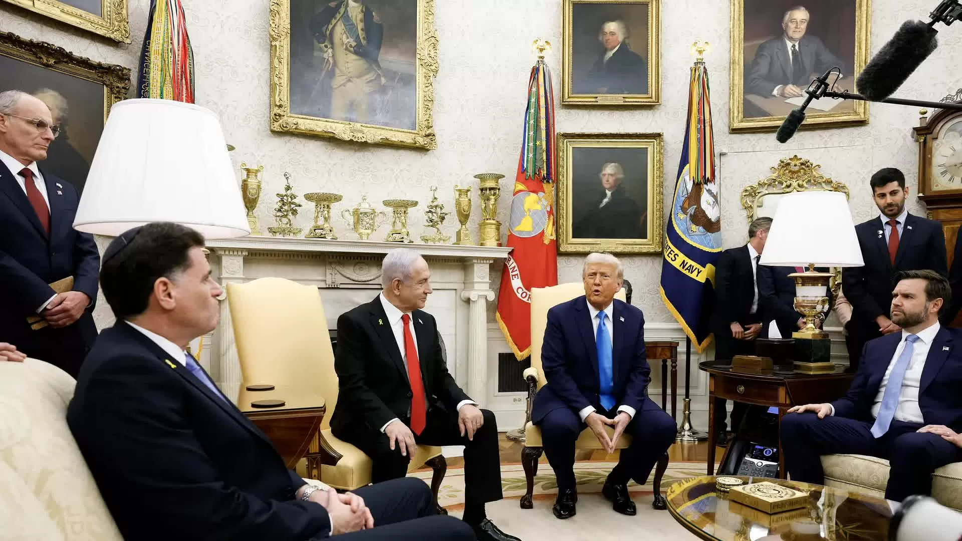 Tổng thống Trump bí mật gặp Bộ trưởng Israel, thảo luận tình hình nóng của Iran và Gaza