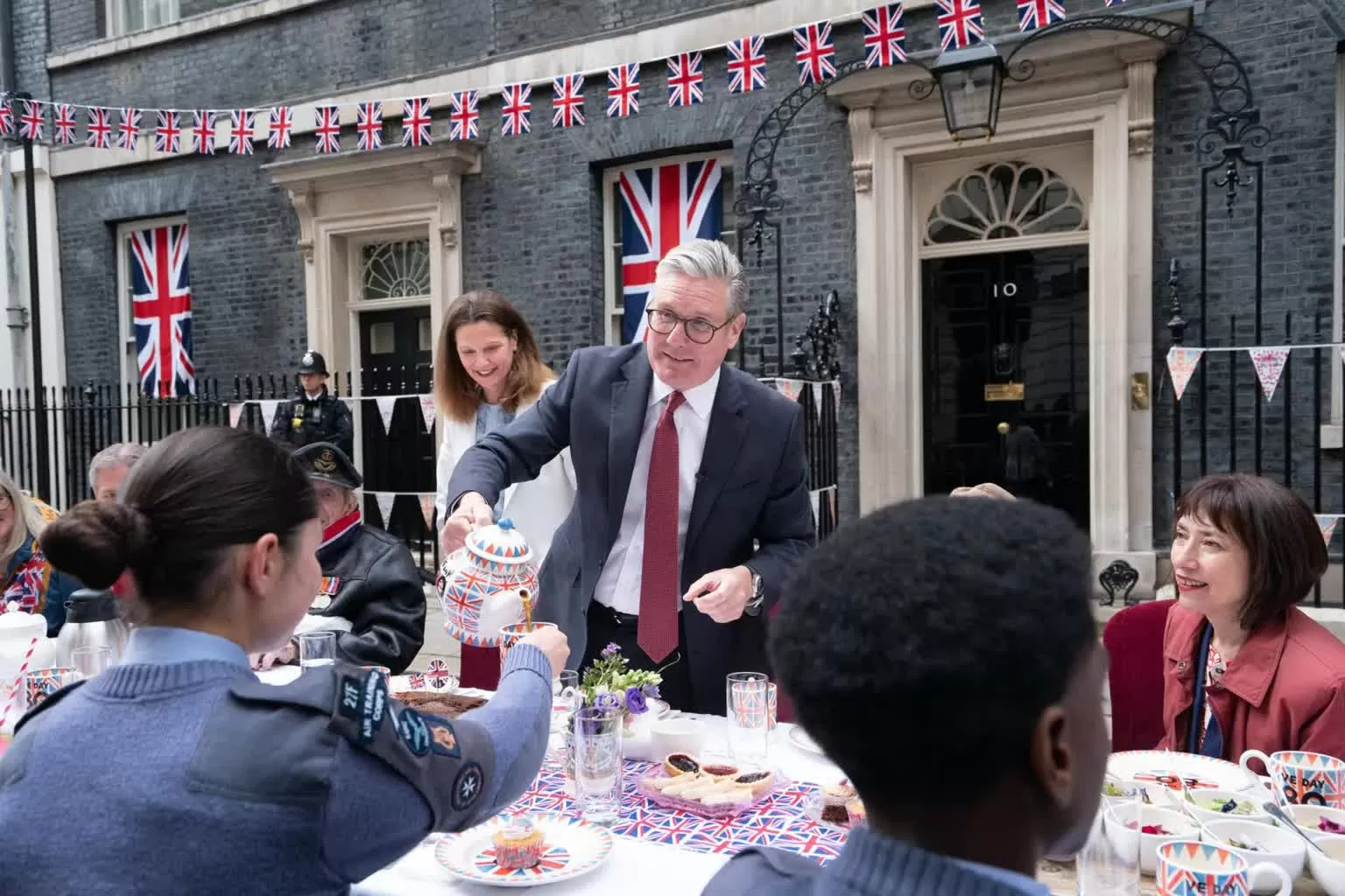 Anh Long trọng tổ chức lễ kỷ niệm 80 năm Ngày chiến thắng phát xít Anh Long trọng tổ chức lễ kỷ niệm 80 năm Ngày chiến thắng phát xít