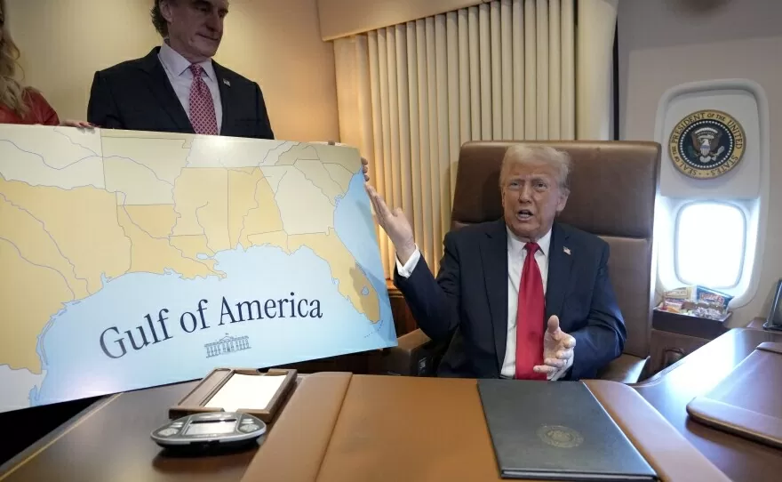 Một trong những sắc lệnh đầu tiên Tổng thống Donald Trump ký trong nhiệm kỳ thứ hai là đổi tên Vịnh Mexico thành Vịnh Mỹ. (Nguồn: VPM) Một trong những sắc lệnh đầu tiên Tổng thống Donald Trump ký trong nhiệm kỳ thứ hai là đổi tên Vịnh Mexico thành Vịnh Mỹ. (Nguồn: VPM)