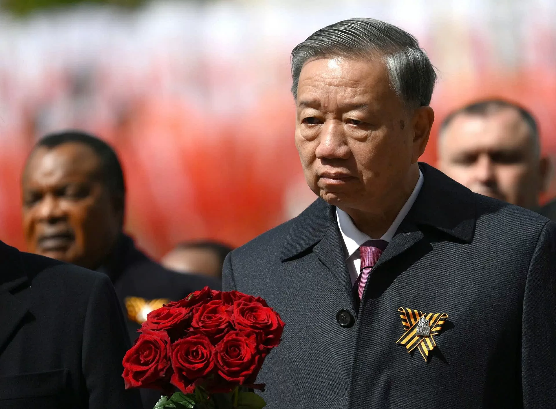 Tổng Bí thư Tô Lâm và Phu nhân dự lễ dâng hoa chung tại Đài Tưởng niệm Liệt sĩ vô danh ở Nga