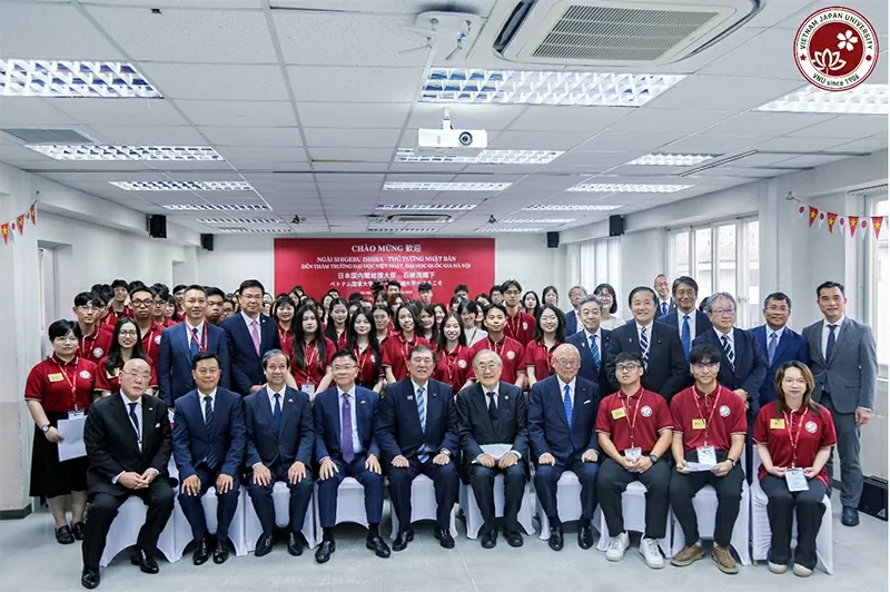 Thủ tướng Nhật Bản Ishiba Shigeru thăm trường Đại học Việt – Nhật: Thắt chặt hơp tác giáo dục song phương Thủ tướng Nhật Bản Ishiba Shigeru thăm trường Đại học Việt – Nhật: Thắt chặt hơp tác giáo dục song phương