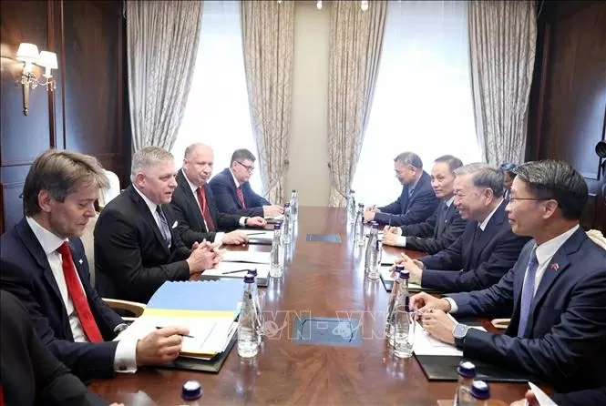 Tổng Bí thư Tô Lâm gặp với Thủ tướng Slovakia Tổng Bí thư Tô Lâm gặp Thủ tướng Slovakia Robert Fico