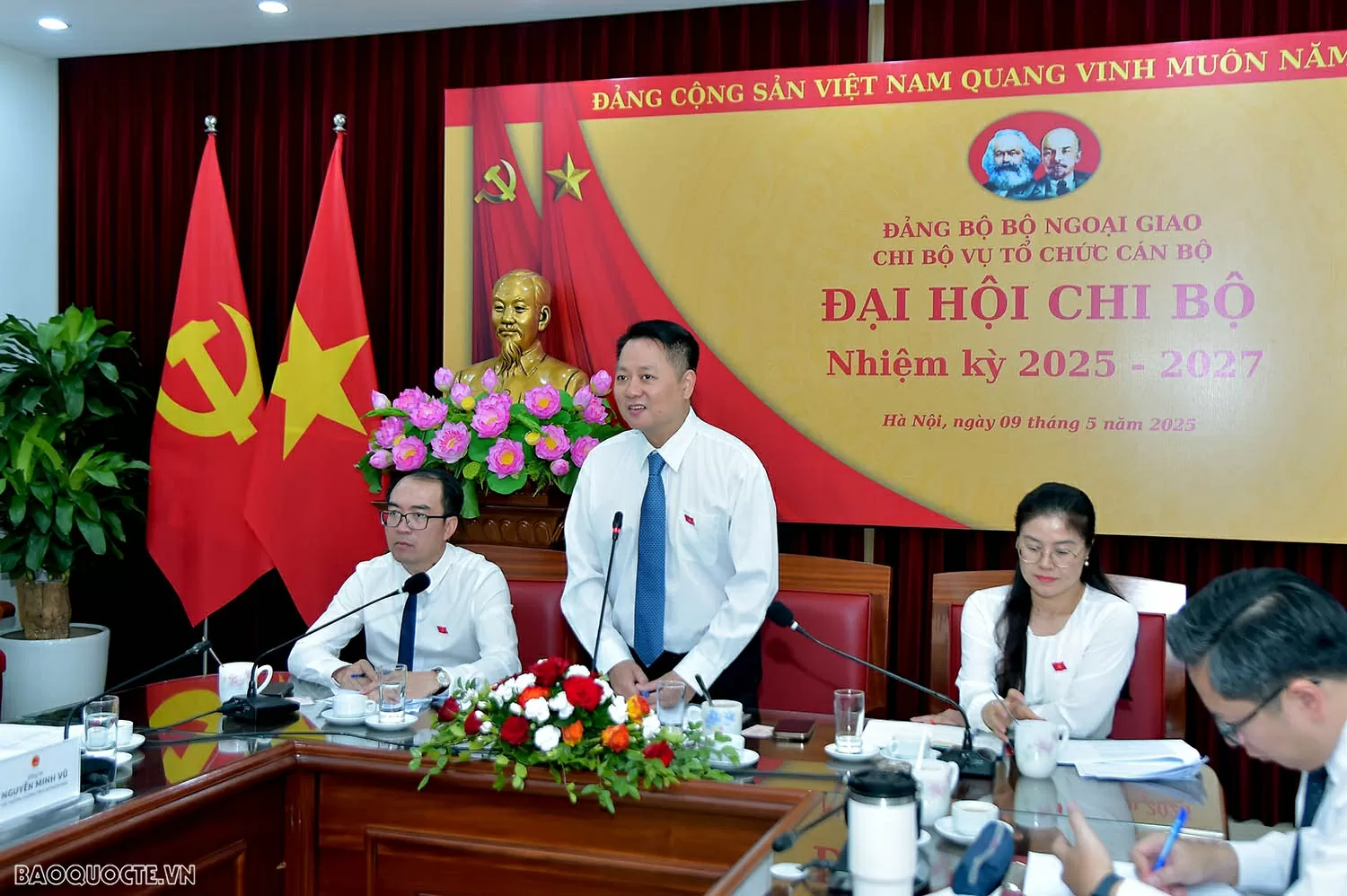 Phát huy vai trò hạt nhân chính trị, nâng cao hiệu quả công tác tổ chức, cán bộ của Bộ Ngoại giao trong tình hình mới