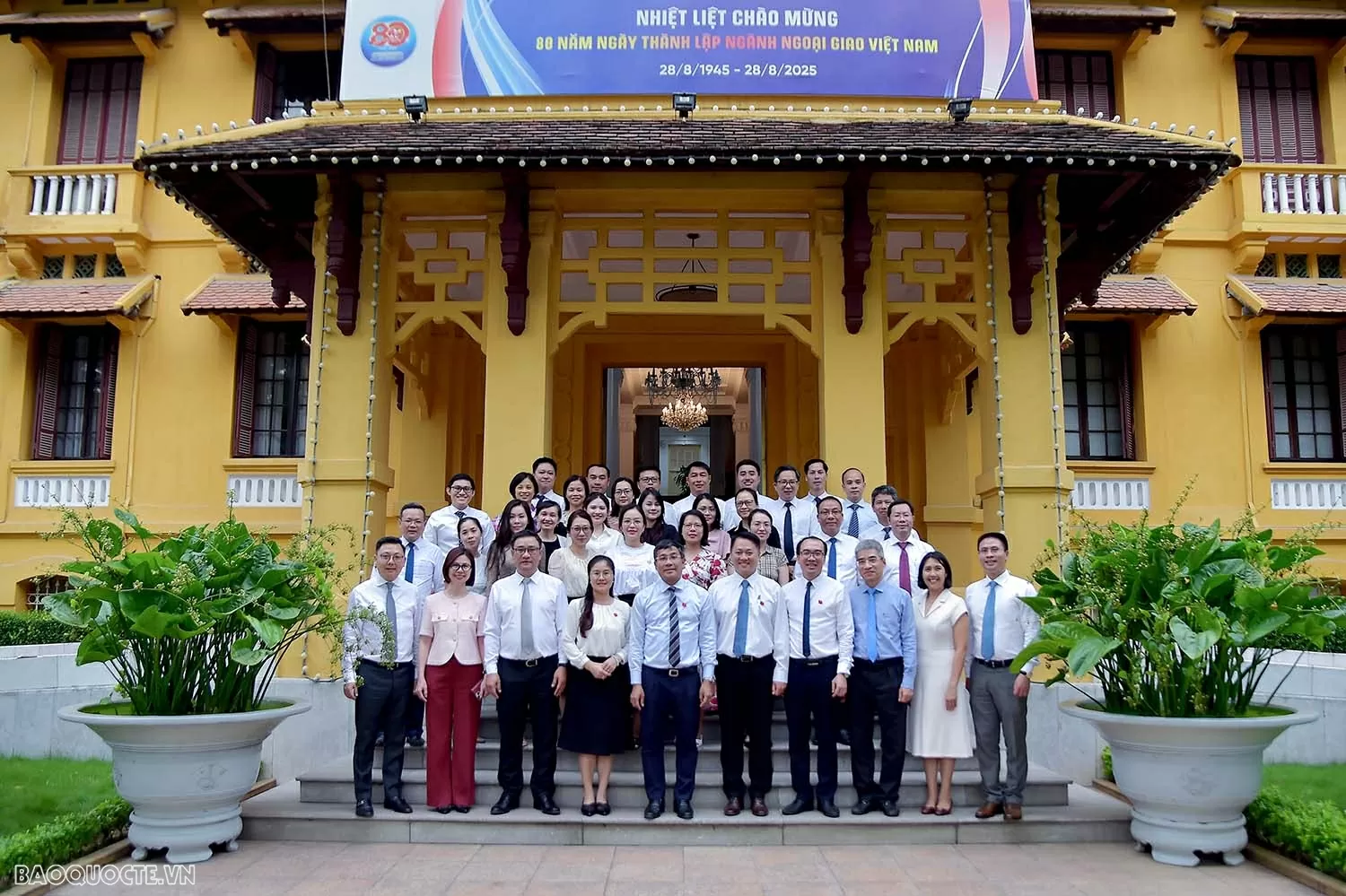 Phát huy vai trò hạt nhân chính trị, nâng cao hiệu quả công tác tổ chức, cán bộ của Bộ Ngoại giao trong tình hình mới