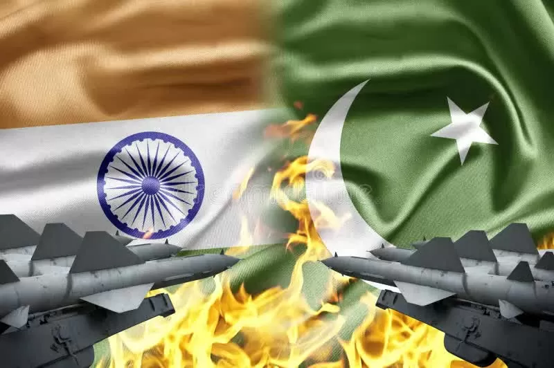 Căng thẳng Ấn Độ-Pakistan: Cáo buộc lẫn nhau tấn công tên lửa đạn đạo, Islamabad quyết không 'xuống thang', New Delhi xác nhận những tổn thất đầu tiên Căng thẳng Ấn Độ-Pakistan: Cáo buộc lẫn nhau tấn công tên lửa đạn đạo, Islamabad quyết không 'xuống thang', New Delhi xác nhận những tổn thất đầu tiên