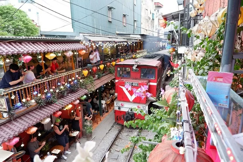 Cà phê đường tàu - cần 'cách giải' khác cho bài toán du lịch?