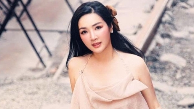 Sao Việt: Hoa hậu Giáng My trẻ trung, lên đồ sành điệu, cuốn hút