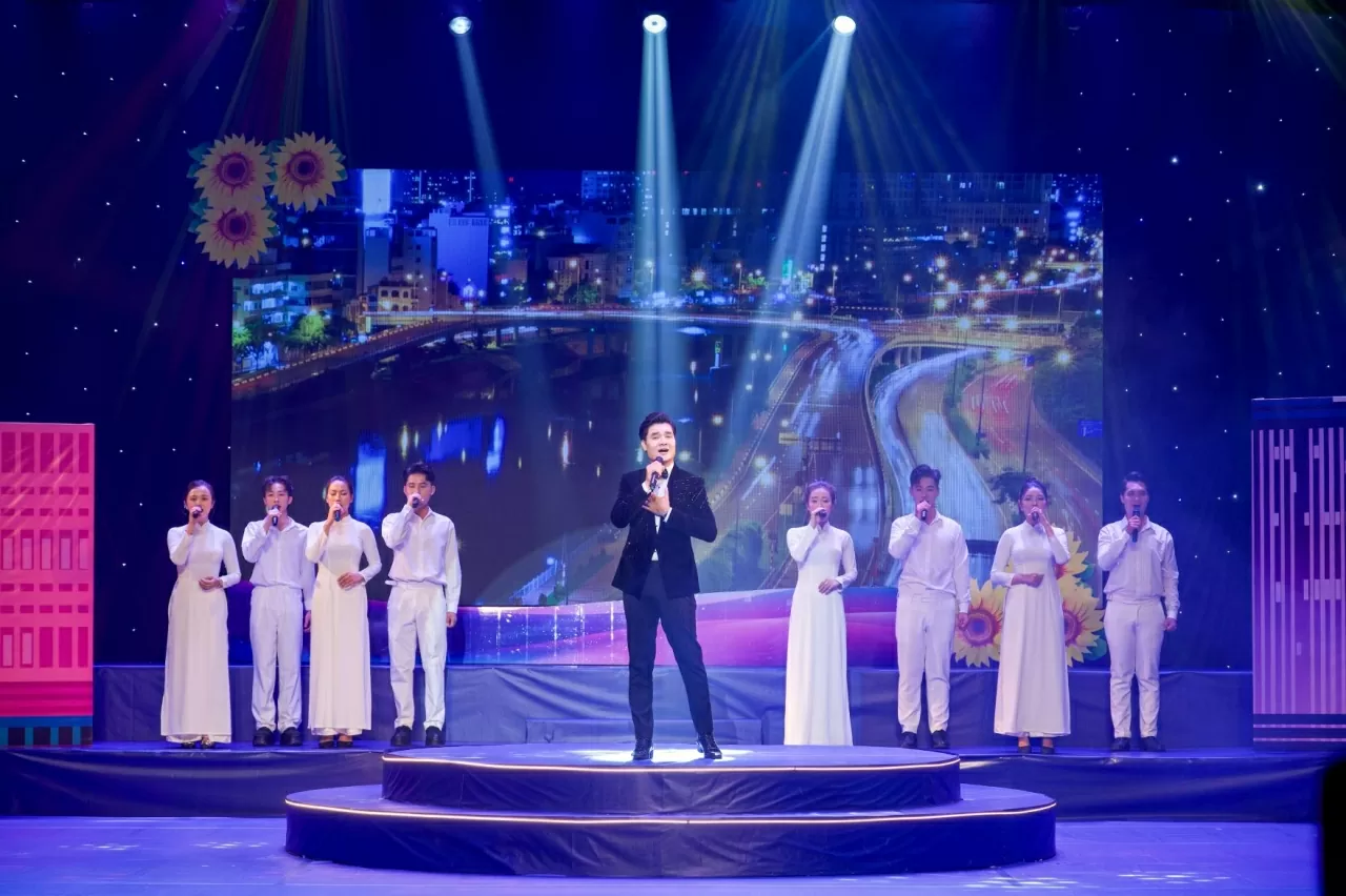 Gần 30 kênh truyền hình phát trực tiếp liveshow ‘Ánh dương soi sáng’ ca ngợi việc học và làm theo tấm gương tư tưởng đạo đức Hồ Chí Minh Gần 30 kênh truyền hình phát trực tiếp liveshow ‘Ánh dương soi sáng’ ca ngợi việc học và làm theo tấm gương tư tưởng đạo đức Hồ Chí Minh