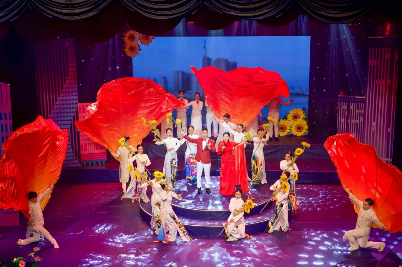 Gần 30 kênh truyền hình phát trực tiếp liveshow ‘Ánh dương soi sáng’ ca ngợi việc học và làm theo tấm gương tư tưởng đạo đức Hồ Chí Minh Gần 30 kênh truyền hình phát trực tiếp liveshow ‘Ánh dương soi sáng’ ca ngợi việc học và làm theo tấm gương tư tưởng đạo đức Hồ Chí Minh