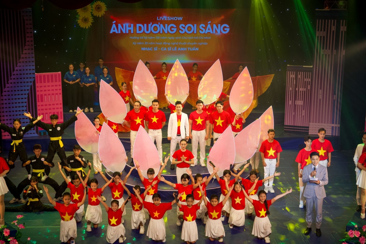 Mashup Tuổi trẻ Việt Nam làm theo lời Bác