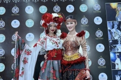 Hoa hậu Ý Nhi mặc trang phục dân tộc dự khai mạc cuộc thi Miss World 2025