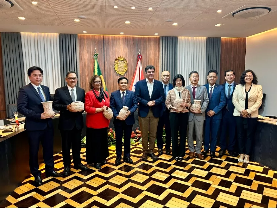 Đại sứ Bùi Văn Nghị cùng các đại sứ ASEAN tại Brazil thăm và làm việc tại Belém, bang Pará