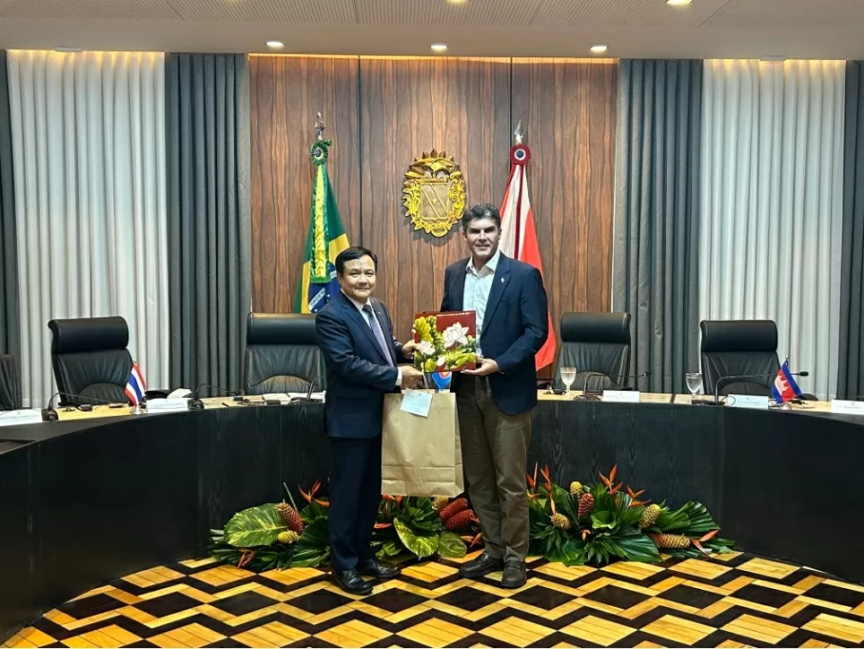 Đại sứ Bùi Văn Nghị cùng các đại sứ ASEAN tại Brazil thăm và làm việc tại Belém, bang Pará