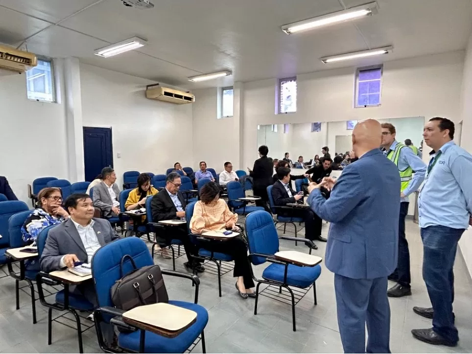 Đại sứ Bùi Văn Nghị cùng các đại sứ ASEAN tại Brazil thăm và làm việc tại Belém, bang Pará Đại sứ Bùi Văn Nghị cùng các đại sứ ASEAN tại Brazil thăm và làm việc tại Belém, bang Pará