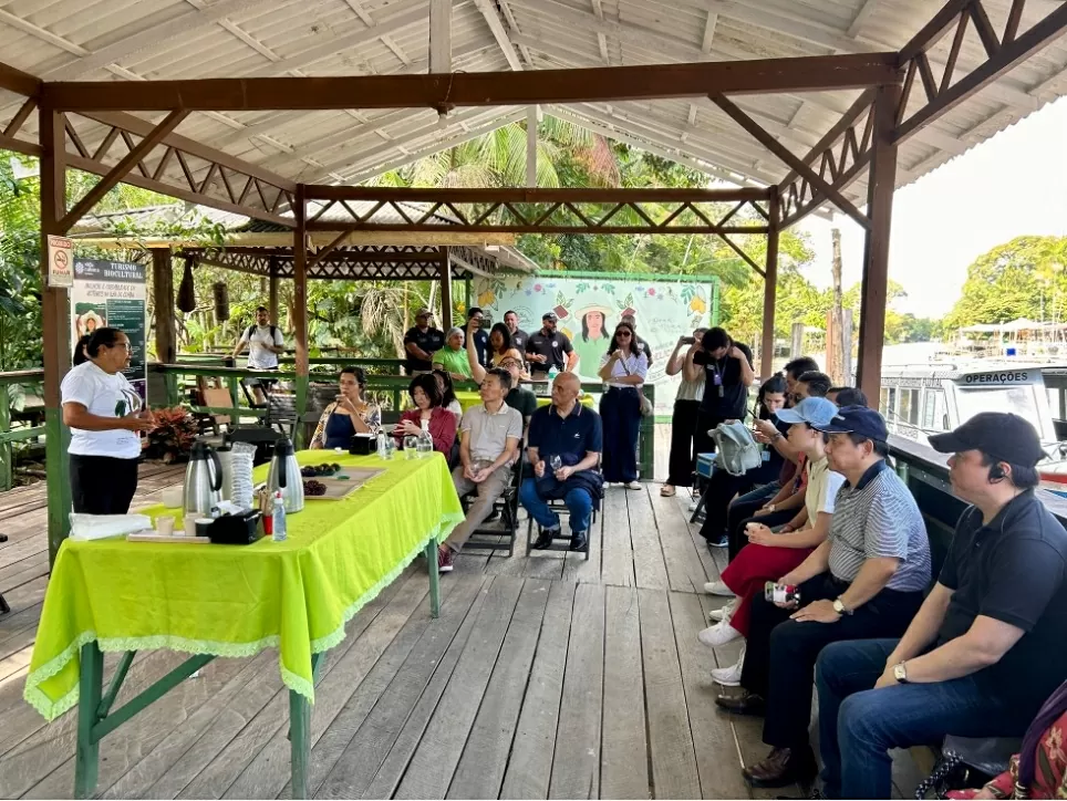 Đại sứ Bùi Văn Nghị cùng các đại sứ ASEAN tại Brazil thăm và làm việc tại Belém, bang Pará Đại sứ Bùi Văn Nghị cùng các đại sứ ASEAN tại Brazil thăm và làm việc tại Belém, bang Pará