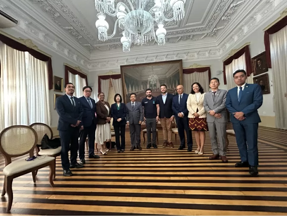 Đại sứ Bùi Văn Nghị cùng các đại sứ ASEAN tại Brazil thăm và làm việc Làm việc với Thị trưởng thành phố Belem 3.