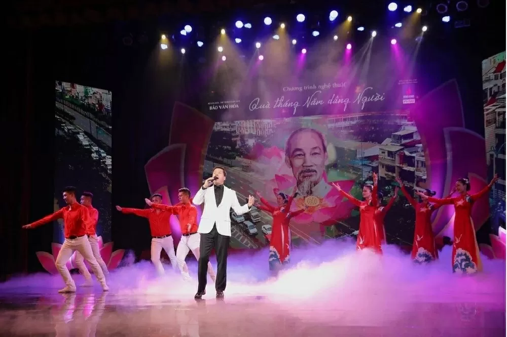 Các nghệ sĩ sẽ hát về Bác với tất cả sự kính yêu và sâu lắng trong Chương trình nghệ thuật đặc biệt 'Quà tháng 5 dâng Người': Rộng dài một tình yêu với Bác. (Nguồn: Báo Văn hóa)