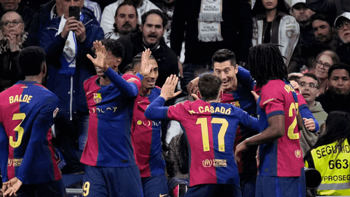 Chiến thắng đậm đà 4-0 của Barcelona trước Real Madrid ở trận lượt đi. Chiến thắng đậm đà 4-0 của Barcelona trước Real Madrid ở trận lượt đi.
