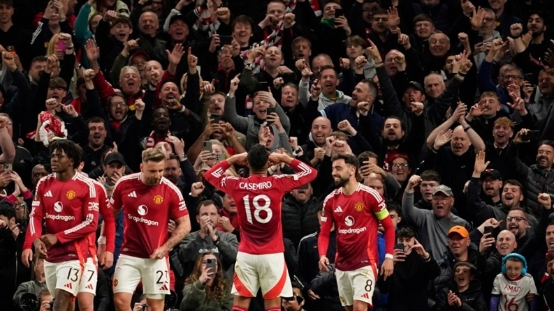 Man Utd ra quyết định gây tranh cãi về vé chung kết Europa League