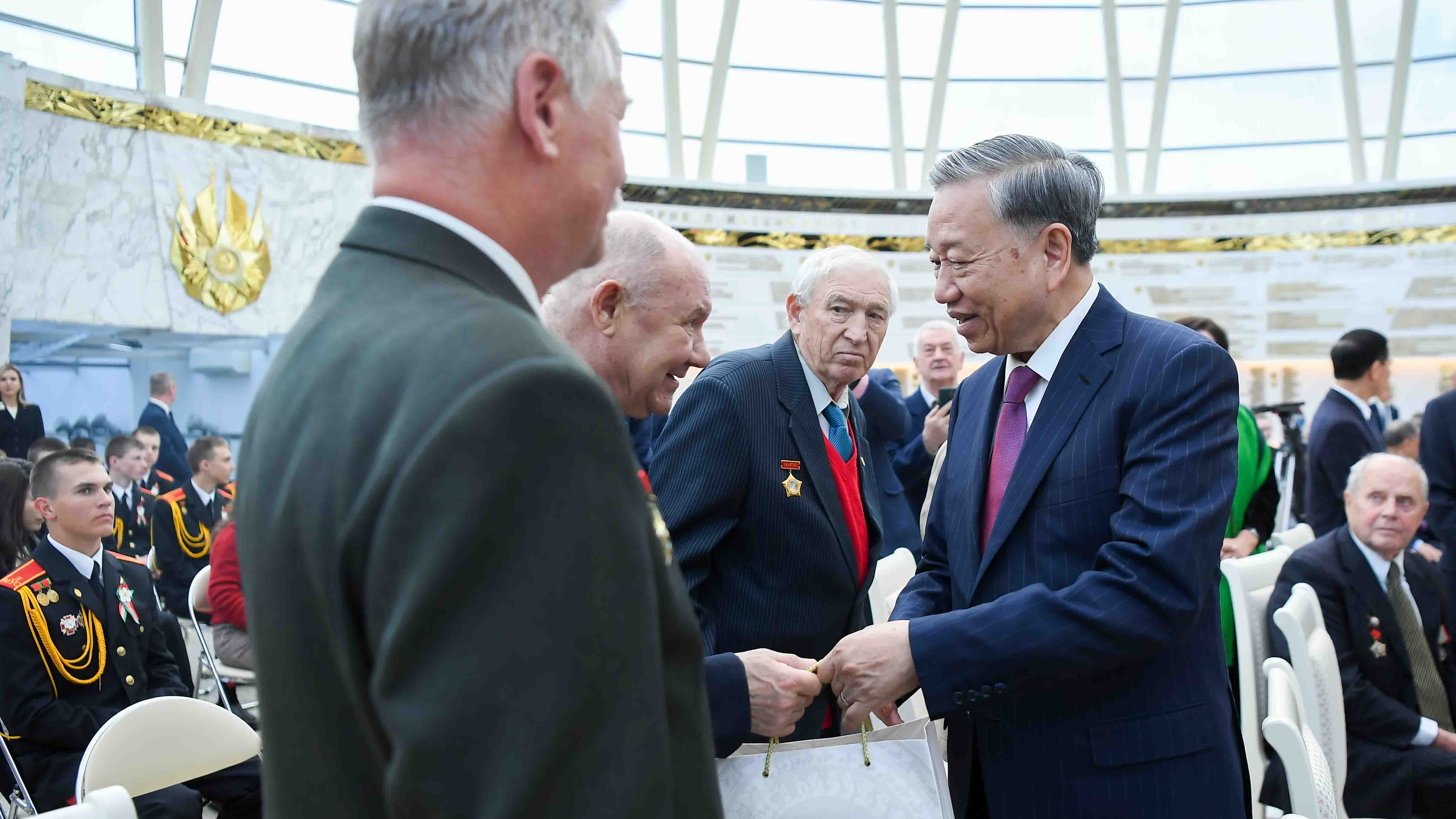 Cựu chuyên gia Belarus: Việt Nam không chỉ giỏi chiến đấu, mà còn giỏi trong xây dựng đất nước