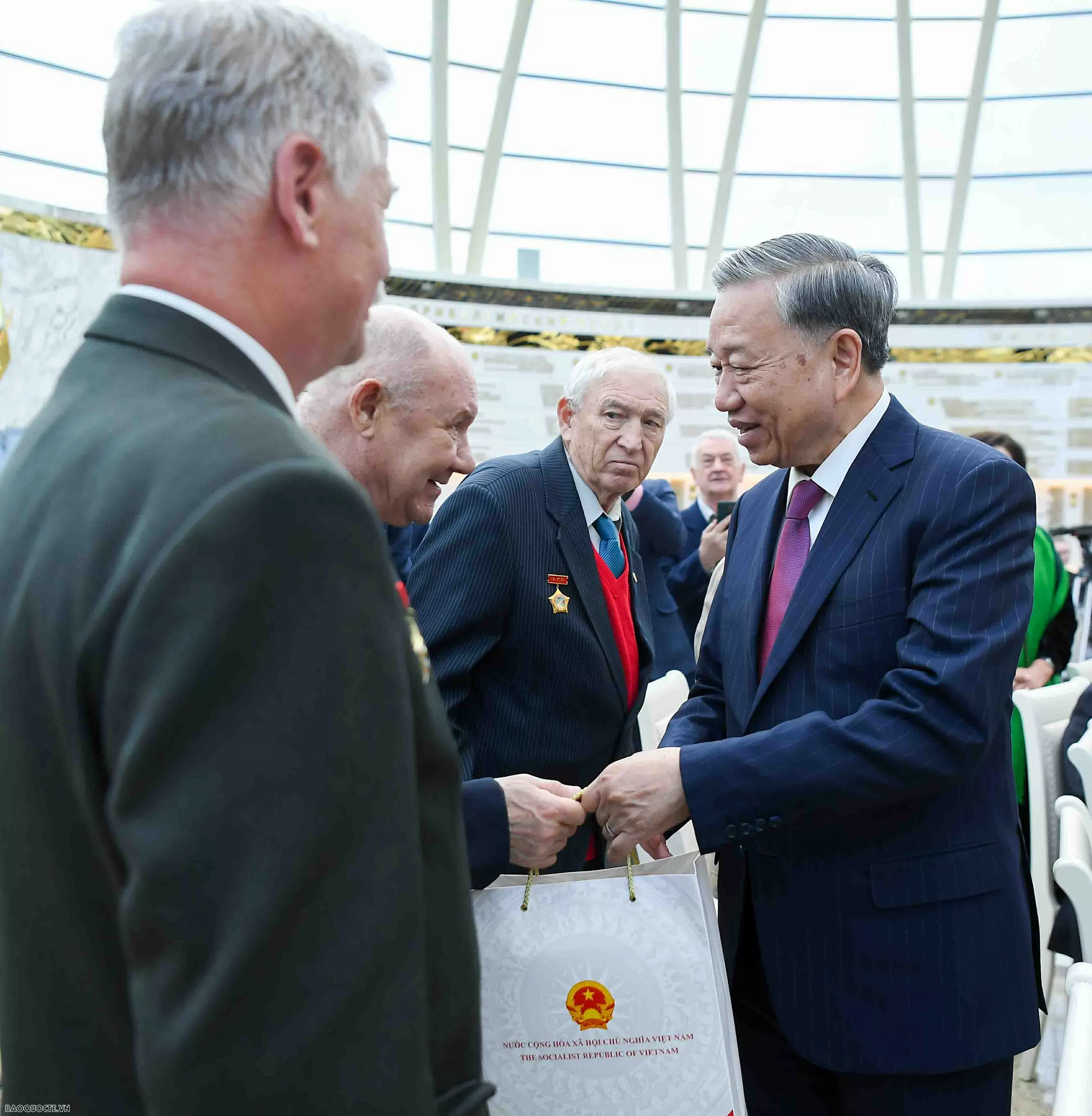 Cựu chuyên gia Belarus tại Việt Nam: Việt Nam không chỉ giỏi chiến đấu, mà còn giỏi trong xây dựng đất nước Cựu chuyên gia Belarus tại Việt Nam: Việt Nam không chỉ giỏi chiến đấu, mà còn giỏi trong xây dựng đất nước